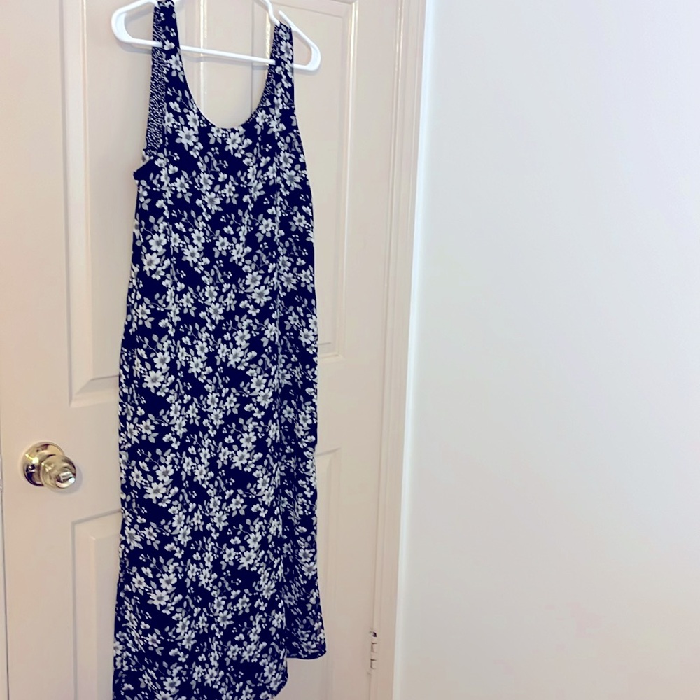 This is a size medium long dress.